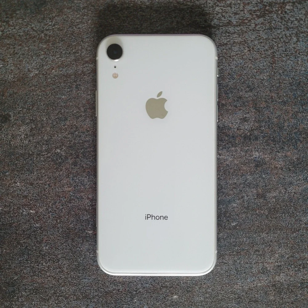 Apple iPhone XR White (For Parts or Repair Bad Screen/Vertical Lines) Unknown GB
